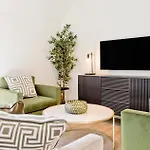 Newly Reno'd 2 Bed With Free Parking Daire