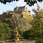 Deluxe 2br By The Castle