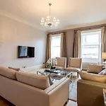 Exclusive 2 Bed, Free Private Parking, In West End *