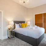 Exclusive 2 Bed, Free Private Parking, In West End Apartman *