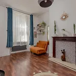 Stylish Flat In With Private Garden 에든버러