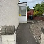 4 Bed Near Airport *