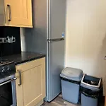 度假居 4 Bed Near Airport
