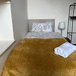 4 Bed Near Airport