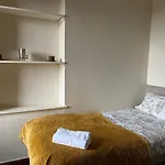 4 Bed Near Airport 度假居 *