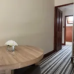 4 Bed Near Airport * 爱丁堡