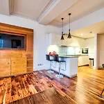 Sumptuous 2br Next To Castle! דירה