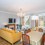 Superb 3beds House In Chic Area Of The Centre - Pass The Keys *