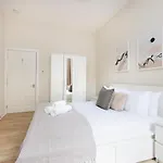 Joivy Chic Near Stockbridge Market * Edinburg