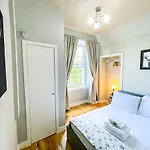 Charming 3 Bed In Old Town *