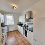 4 Bedrooms By Sensational Short Lets & Serviced *