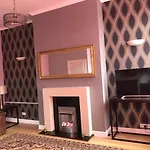 With Views - Sleeps 3 * Edinburgh