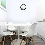 Daire Joivy Modern Flat On Rose Street Edinburgh