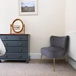 Joivy Modern Flat On Rose Street Edinburgh