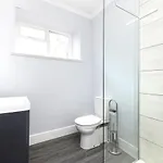 Joivy Modern Flat On Rose Street Edinburgh