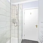 Joivy Modern Flat On Rose Street