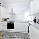 Daire Joivy Modern Flat On Rose Street *