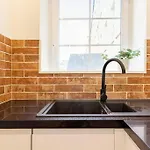 Central, Bright 2 Bed Flat - Pool & Sauna Edinburg