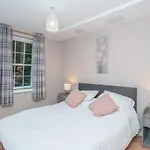 Modern Renovated 2bed Flat With Free Parking אדינבורו