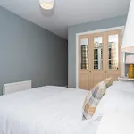 Apartment Modern Renovated 2bed Flat With Free Parking *