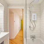 Central, Bright 2 Bed Flat - Pool & Sauna Lägenhet Edinburg