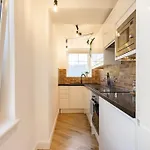 Central, Bright 2 Bed Flat - Pool & Sauna Lägenhet Edinburg