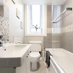 Cosy Near Centre * Edinburgh