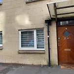 Private Main Door Lovely 2 Bedroom *