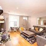 Joivy Splendid Flat Near Castle