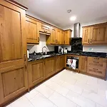 Διαμέρισμα Spacious Flat Sleeps 8 Near Princes Street *