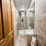Spacious Flat Sleeps 8 Near Princes Street Διαμέρισμα Εδιμβούργο