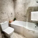 Spacious Flat Sleeps 8 Near Princes Street Διαμέρισμα
