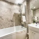 Spacious Flat Sleeps 8 Near Princes Street Διαμέρισμα *