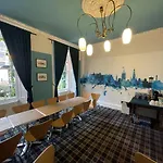 The Kingsview Townhouse - Boutique Albergue