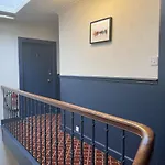 The Kingsview Townhouse - Boutique Albergue