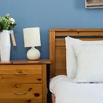 Апартаменты Downtown And 1 Bed In *