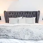 Luxury 3 Bed Royal Mile Апартаменты *