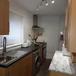 White House In Edinburgh, 2 Bedroom Good Location