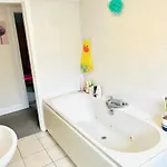 Leith Walk Budget * エディンバラ