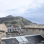 Luxury 3 Bed Royal Mile