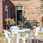 Abercorn Semi-detached House Tatil Evi *