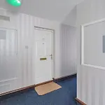 Modern 1br Flat - Free Parking + Lift