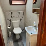 4 Bed Near Airport 爱丁堡