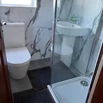 4 Bed Near Airport 度假居 爱丁堡