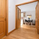 Joivy Bright And Cosy Flat Near The Scotland Gallery エディンバラ
