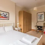 Beautiful 2 Bed 2 Bath Flat Overlooking Meadows Park Daire *