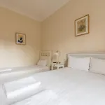 Beautiful 2 Bed 2 Bath Flat Overlooking Meadows Park