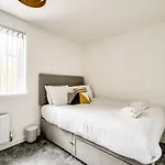 Nyaraló 2-bedroom With Private Garden & Parking *