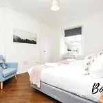 Bright New Town 2br-1ba, 1 Min To George St By Bonjour Residences Διαμέρισμα *