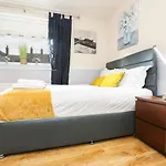Beautiful 4 Bedroom - Free Parking * Edynburg